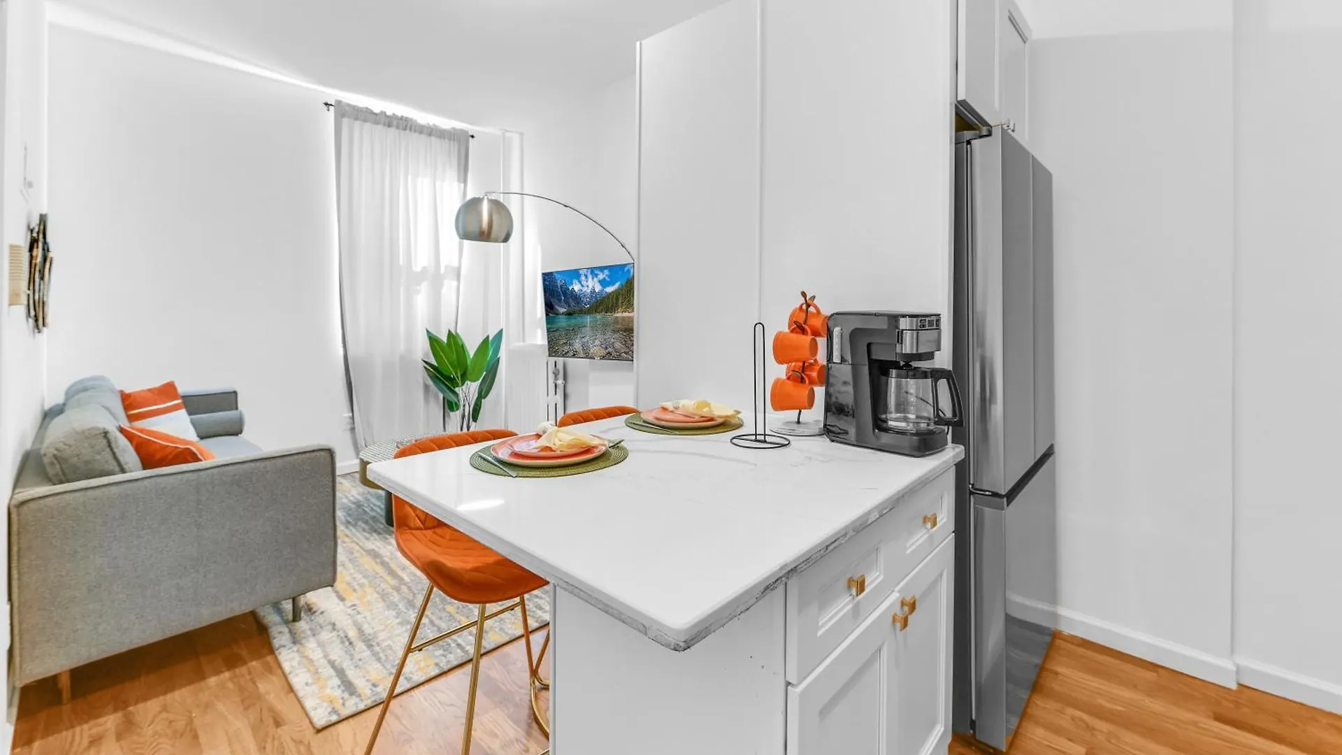 Chic Sunny Retreat In Park Slope location
